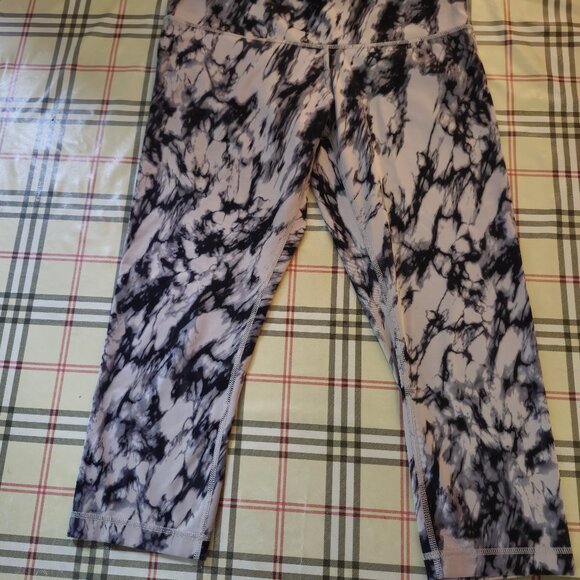 Lululemon Wunder Under Crops Capris Tie Dye Great Granite Black Tan Size 8 - Picture 3 of 4
